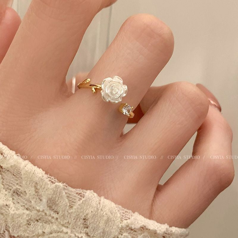 Solenne Petite Bloom Ring-Gold